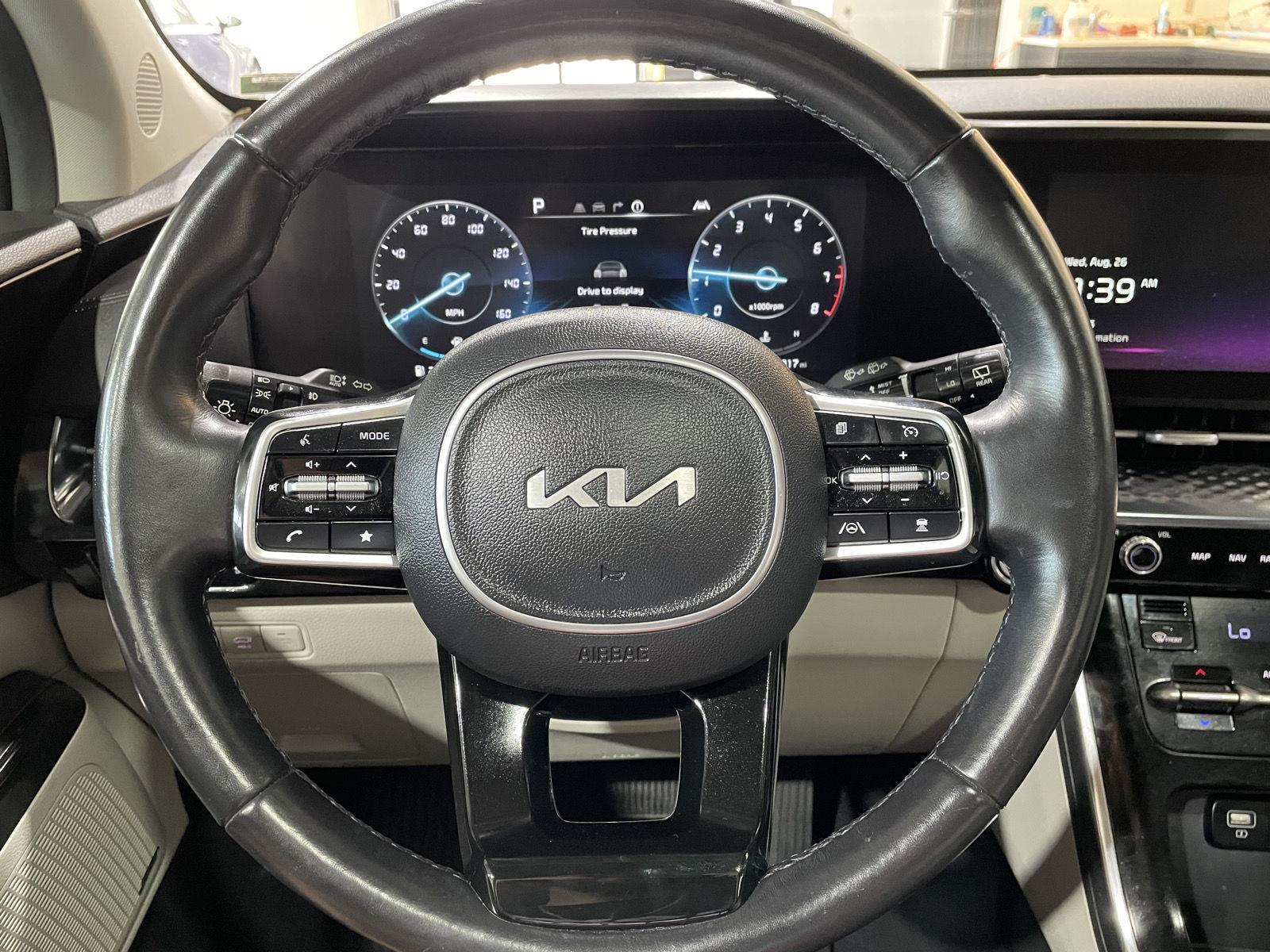 Vehicle photo 29