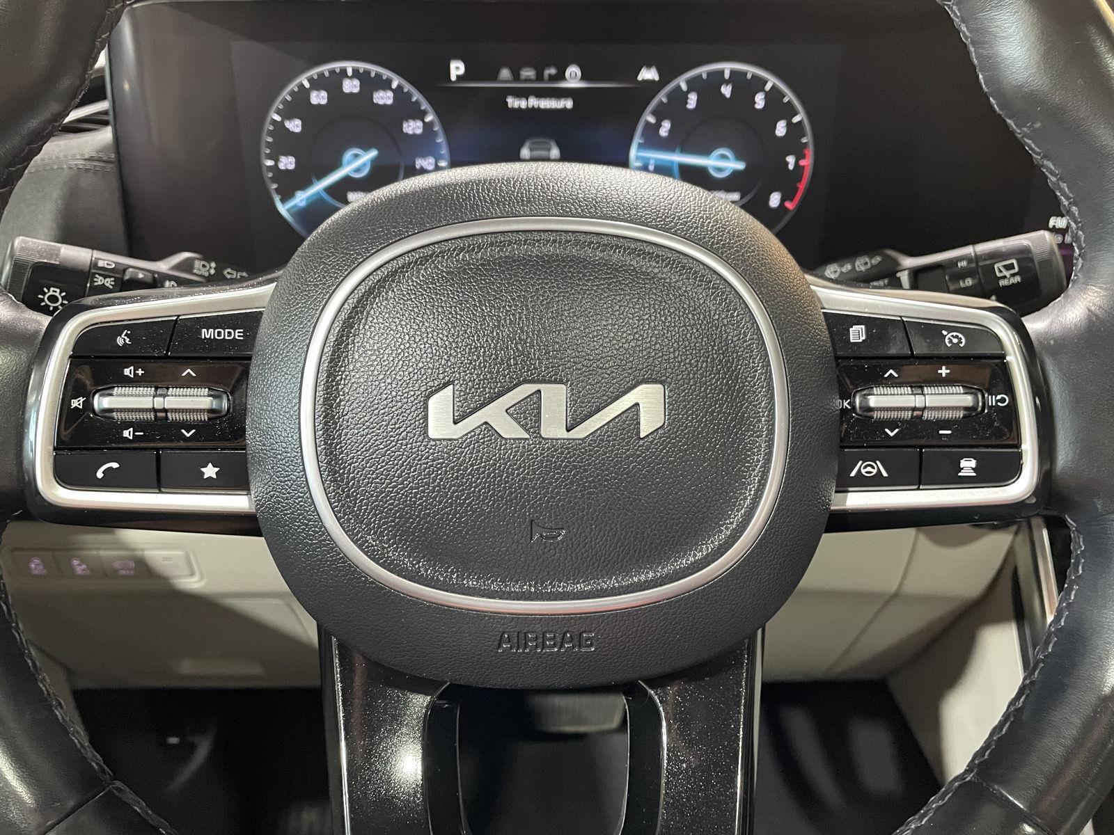 Vehicle photo 30