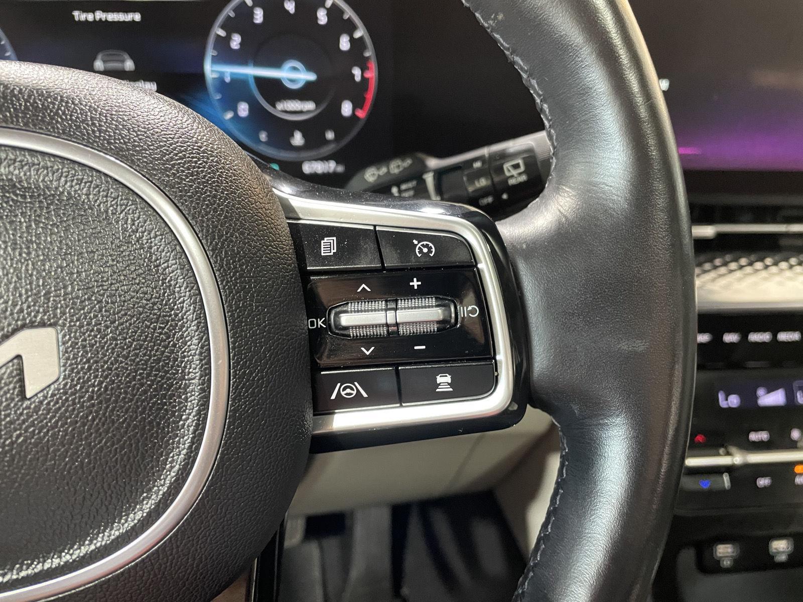 Vehicle photo 32
