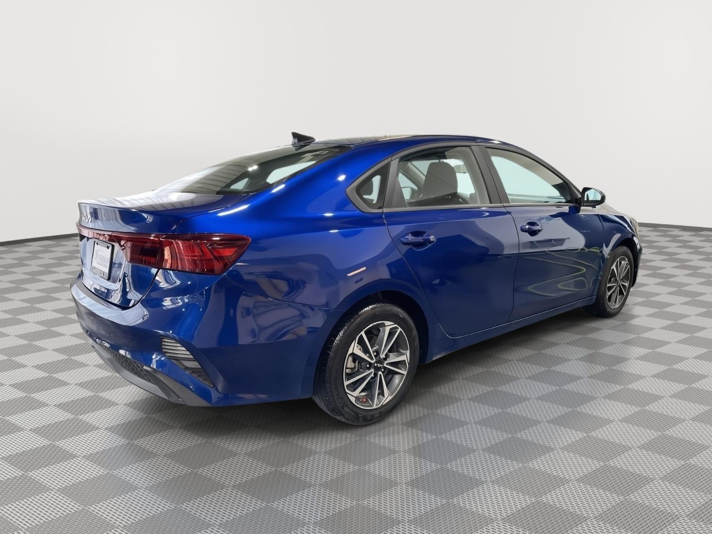 Vehicle photo 7
