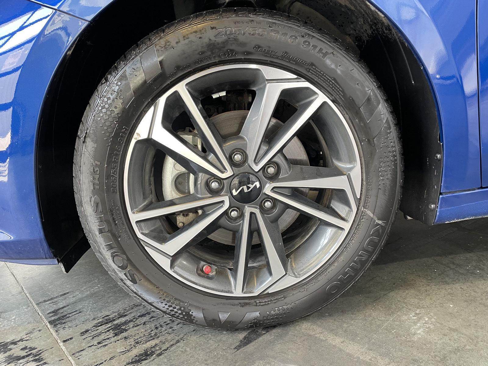 Vehicle photo 9