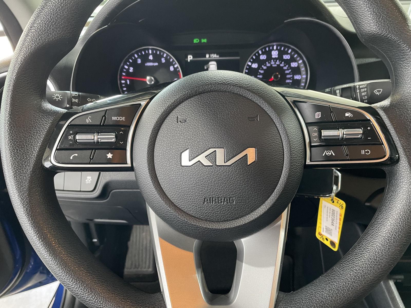 Vehicle photo 12