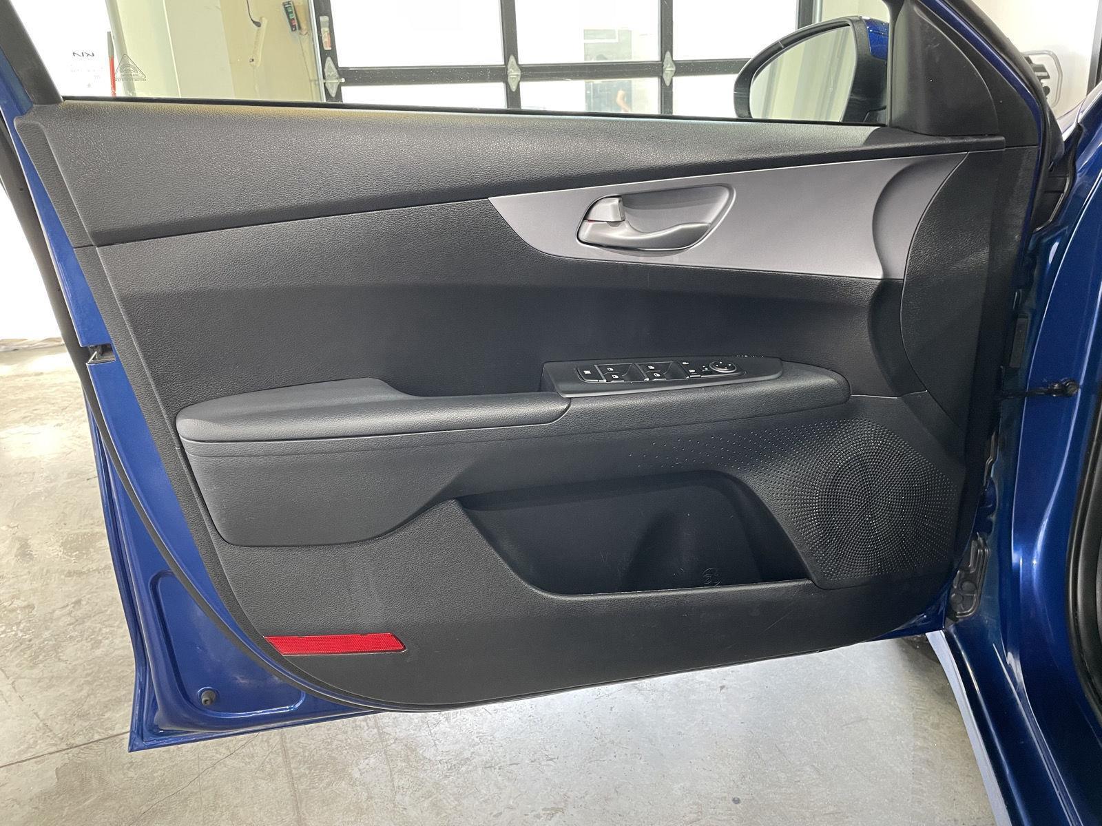 Vehicle photo 16