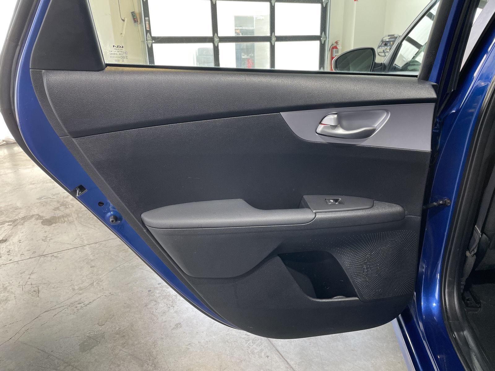 Vehicle photo 22