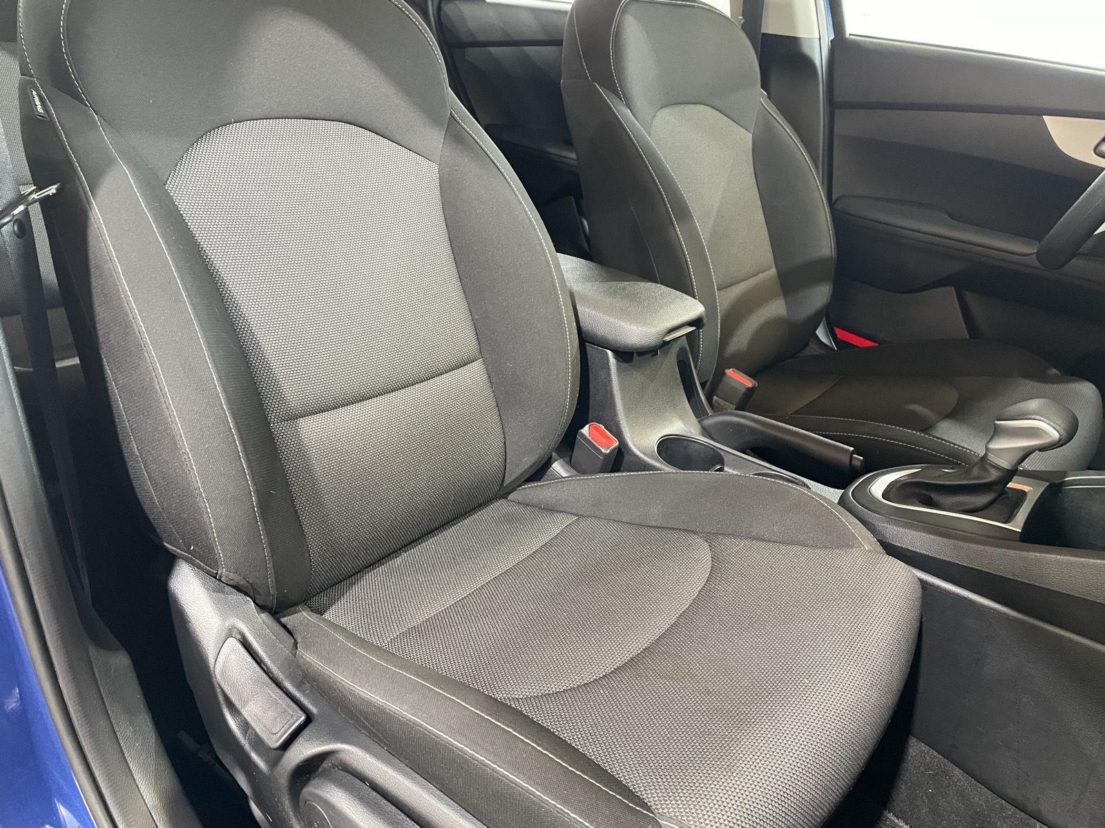 Vehicle photo 28