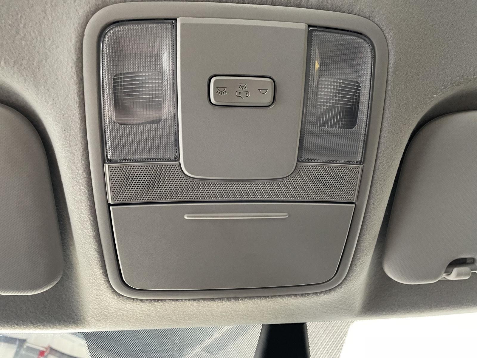 Vehicle photo 29
