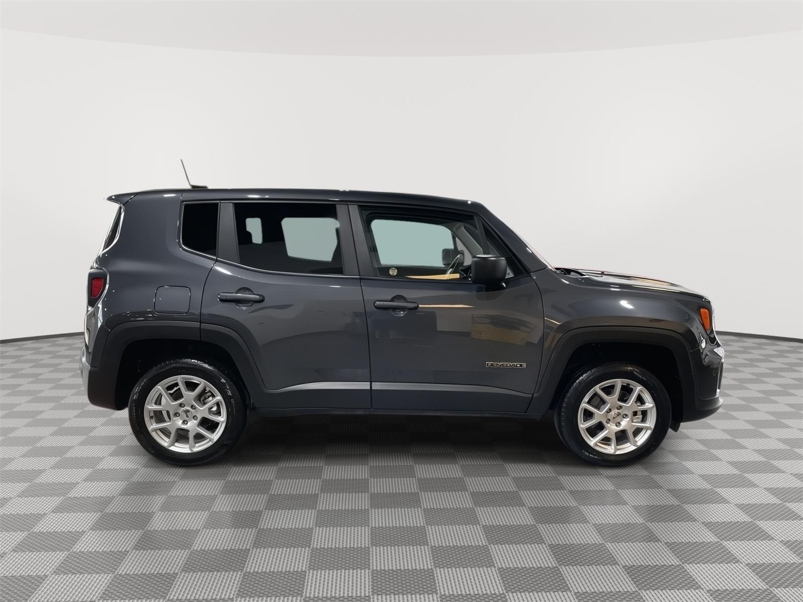 Vehicle photo 6