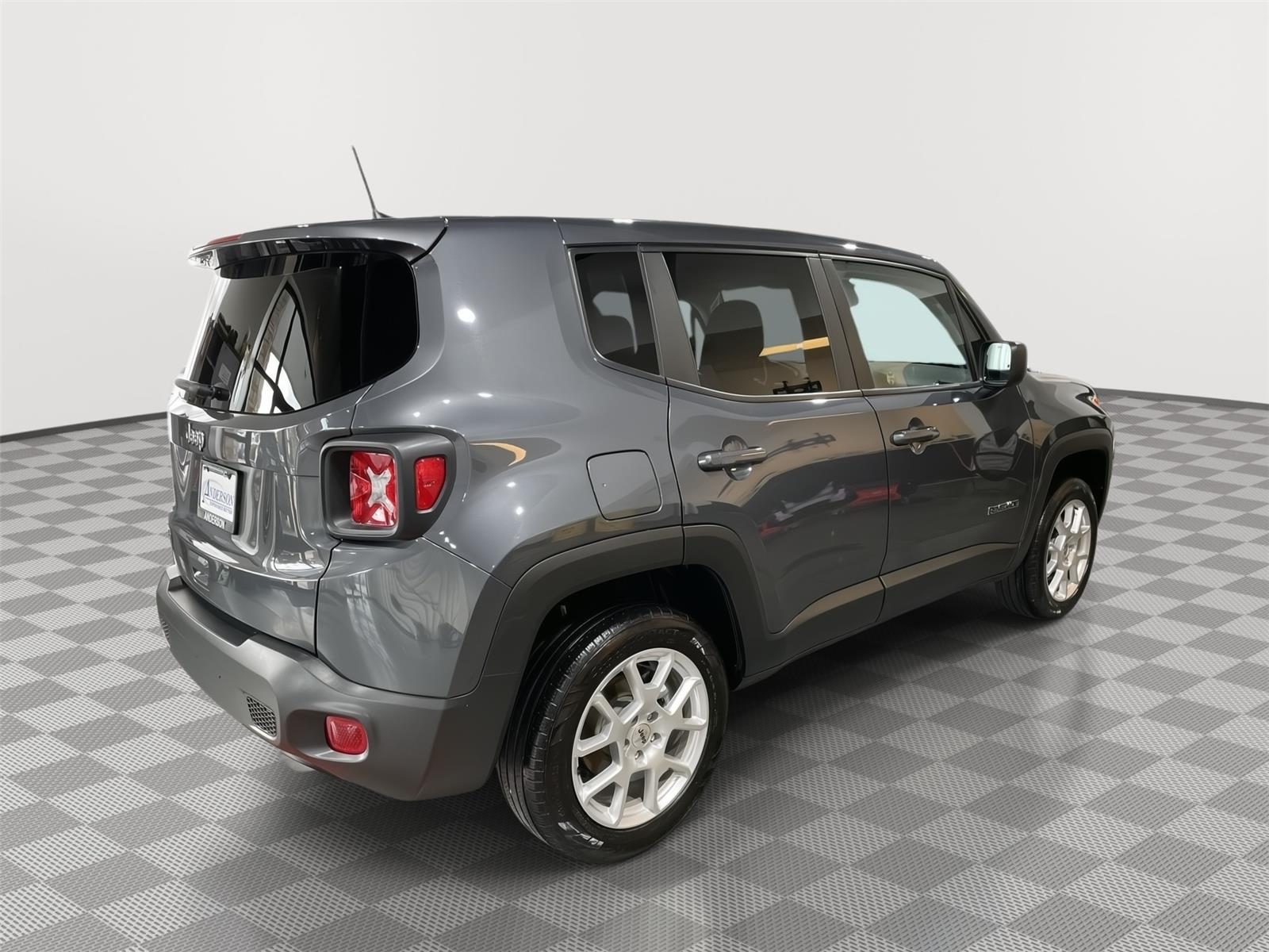 Vehicle photo 7