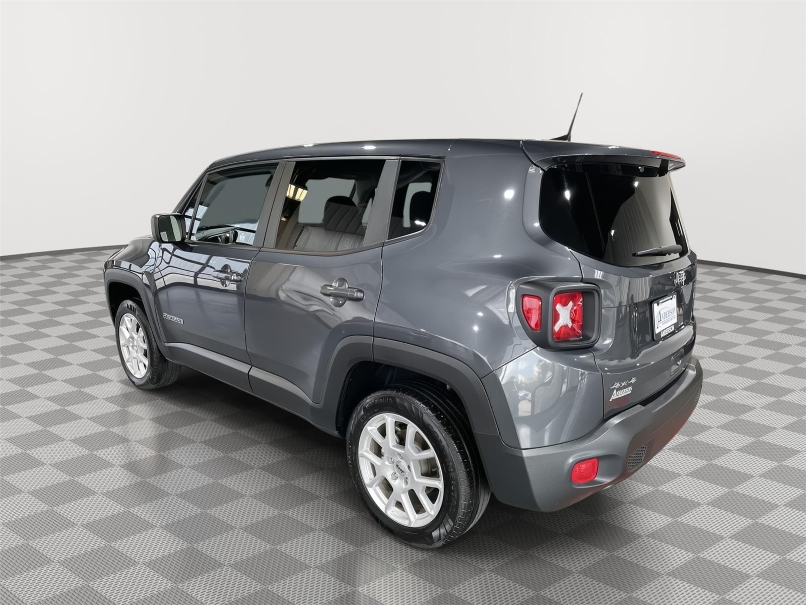 Vehicle photo 9