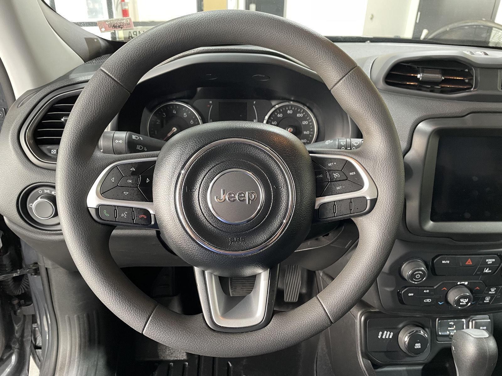 Vehicle photo 12