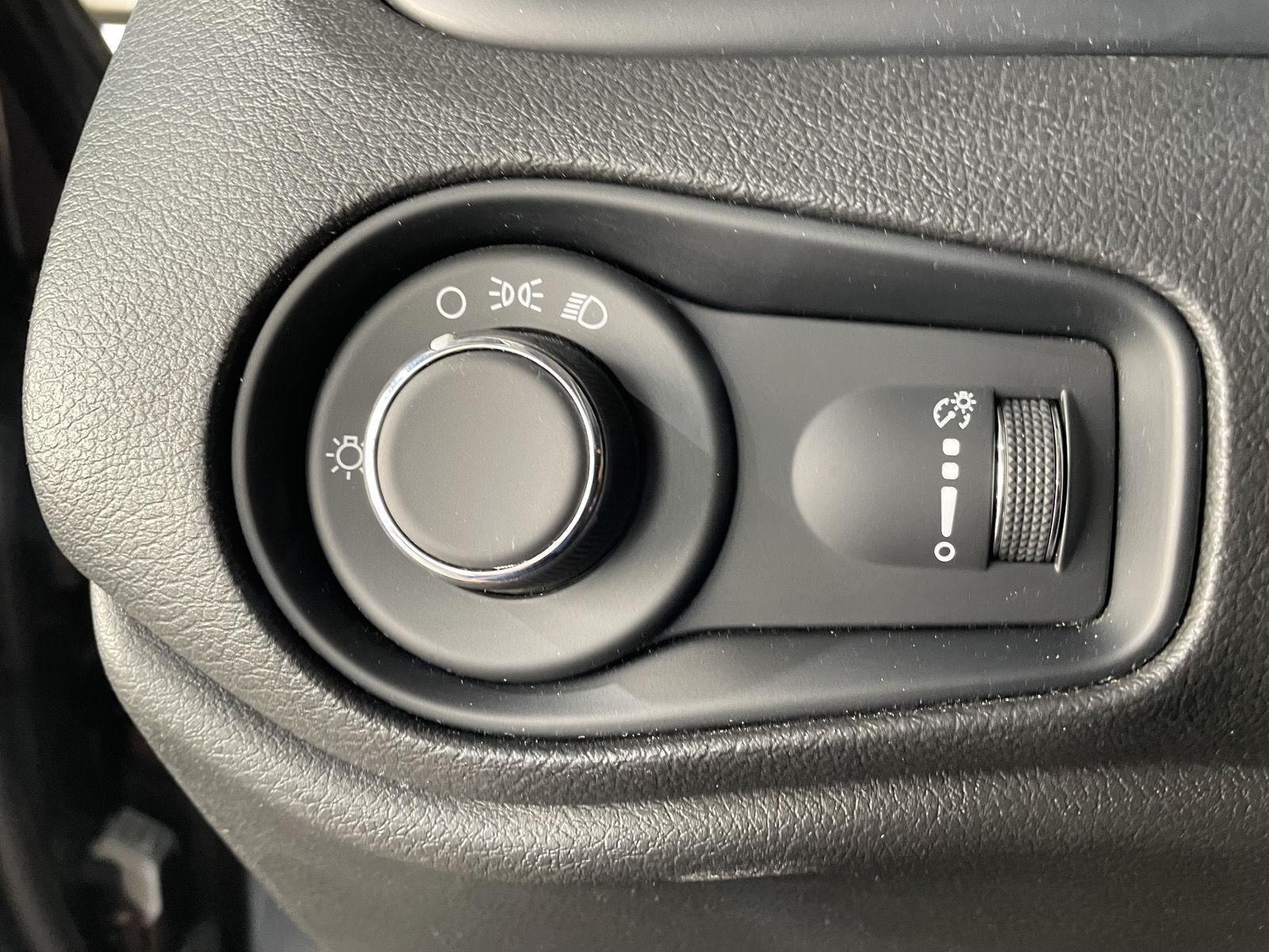 Vehicle photo 16