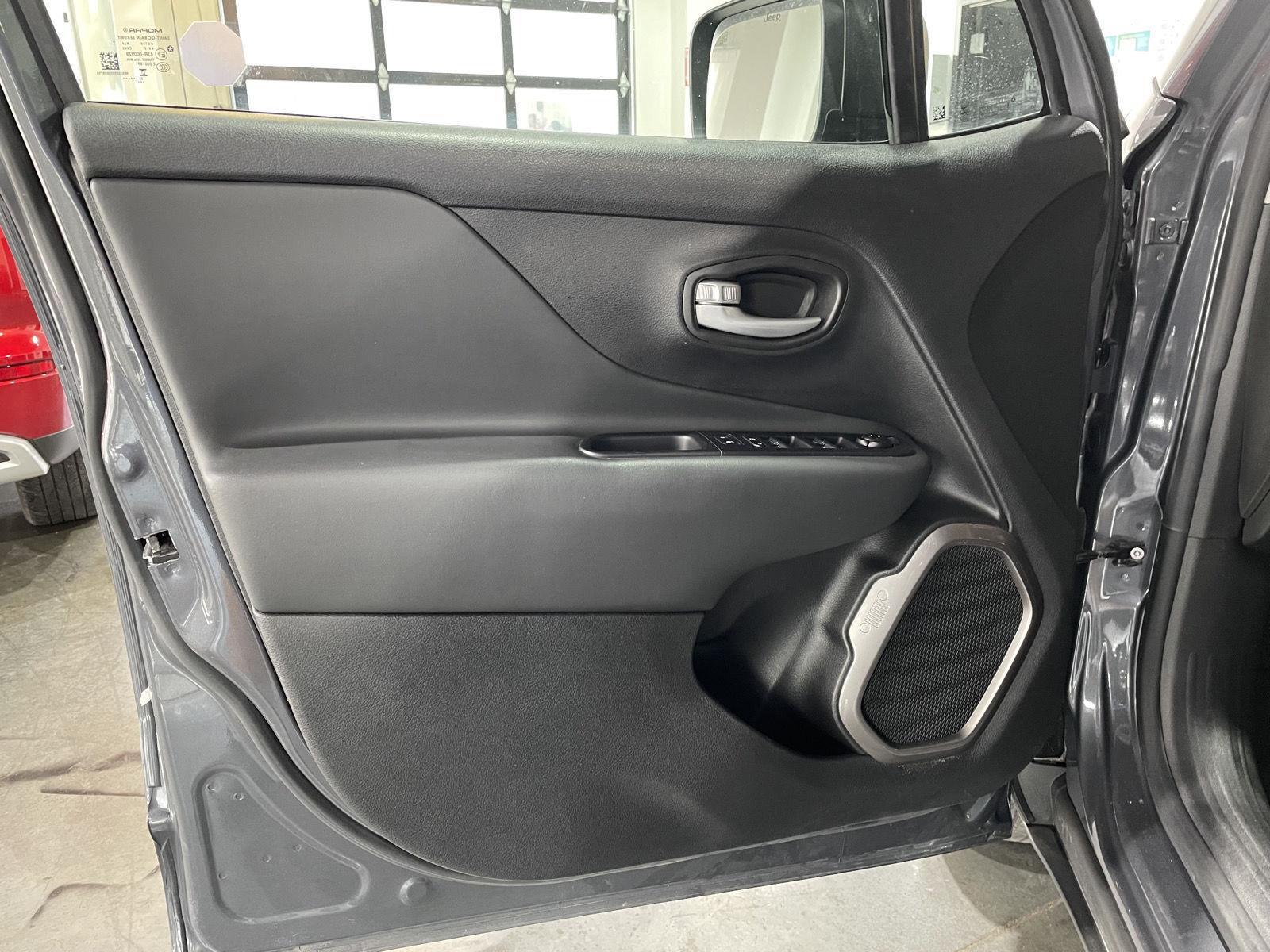 Vehicle photo 17