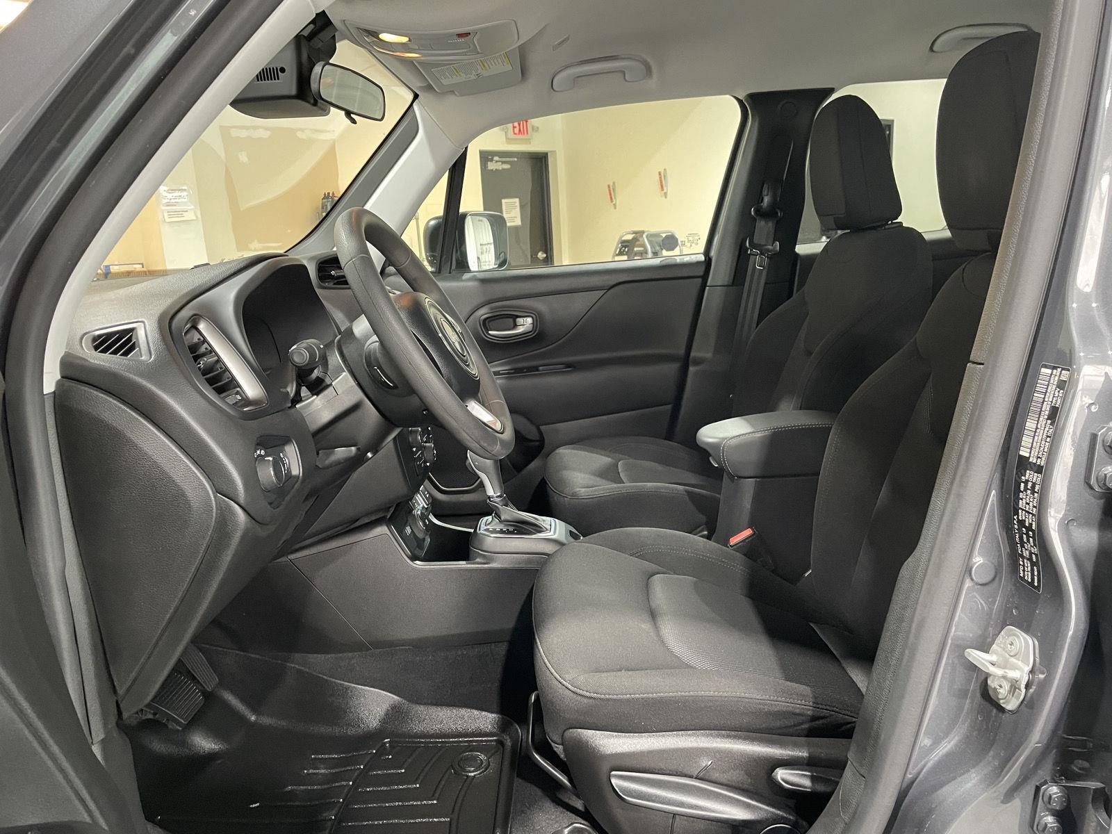 Vehicle photo 19