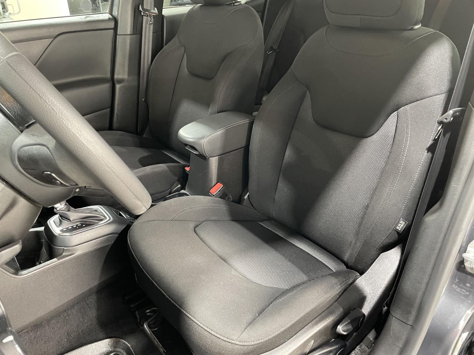 Vehicle photo 20