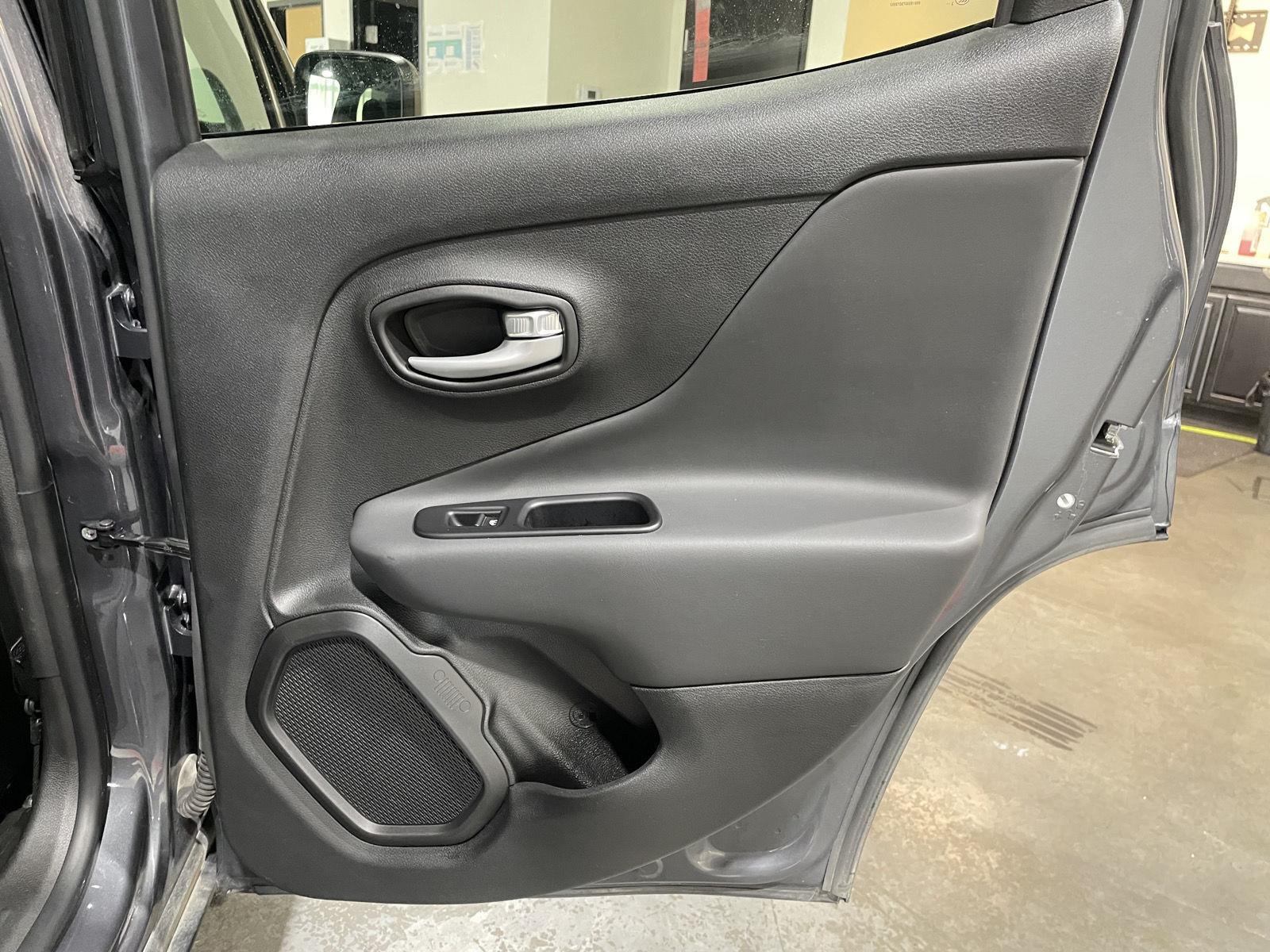 Vehicle photo 25