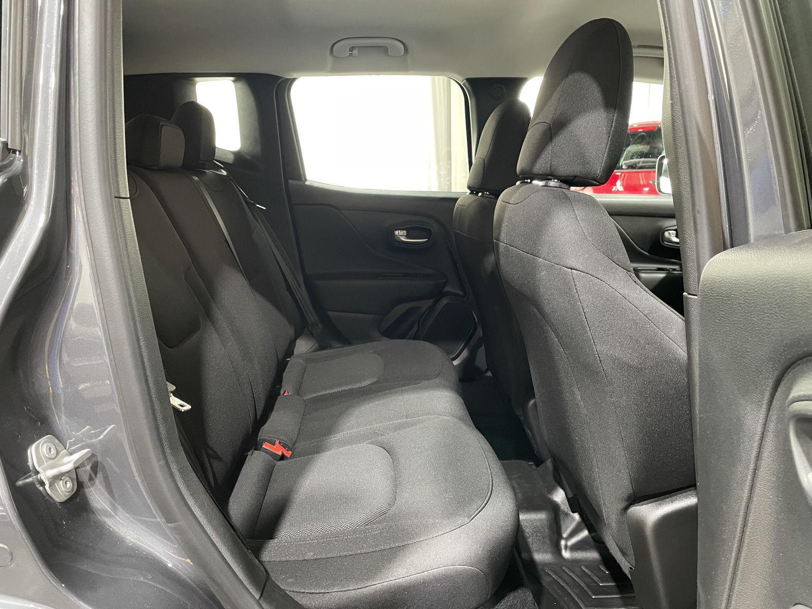 Vehicle photo 26
