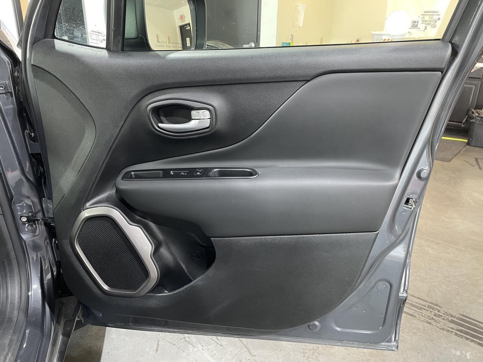 Vehicle photo 27