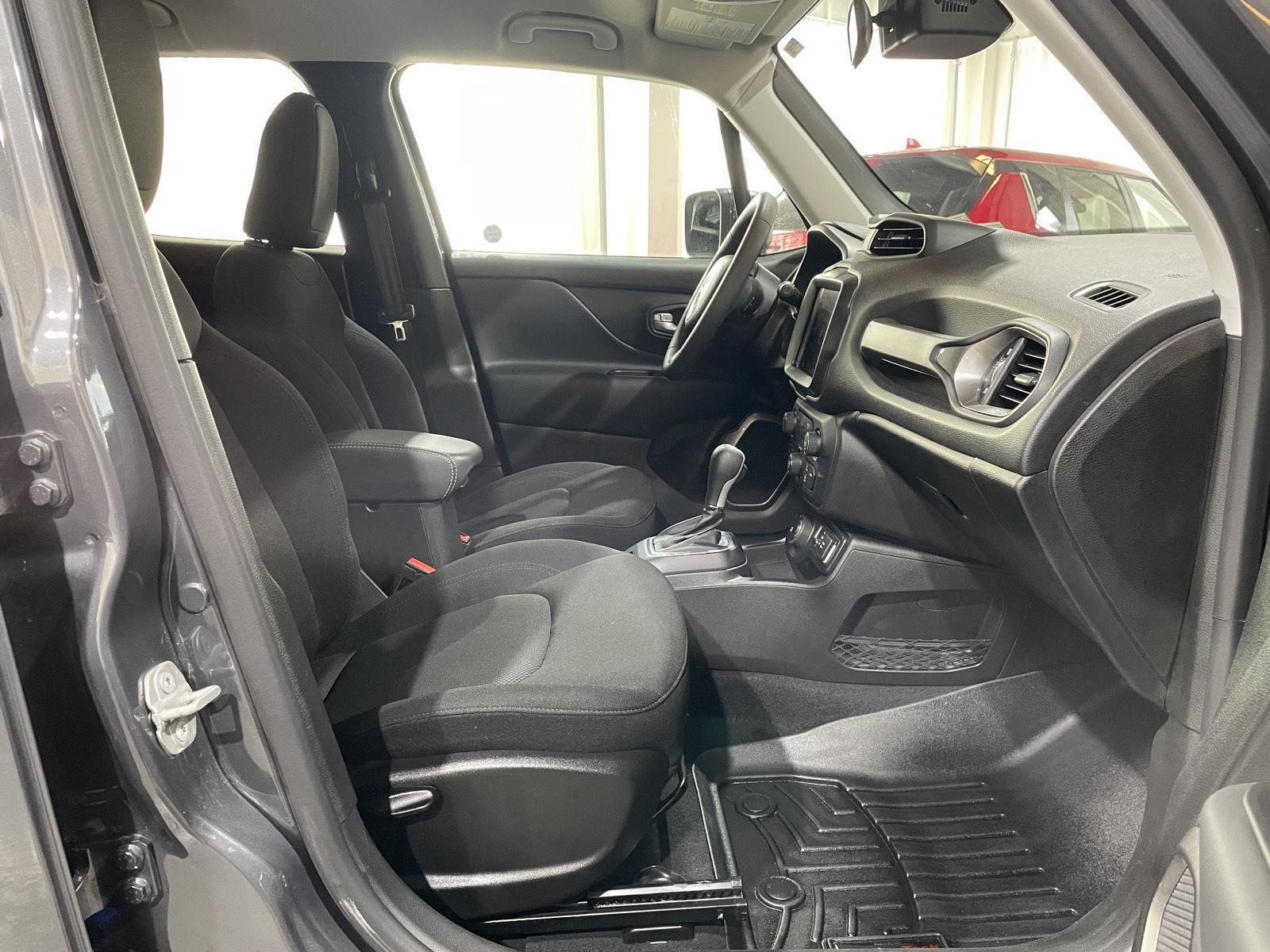 Vehicle photo 28