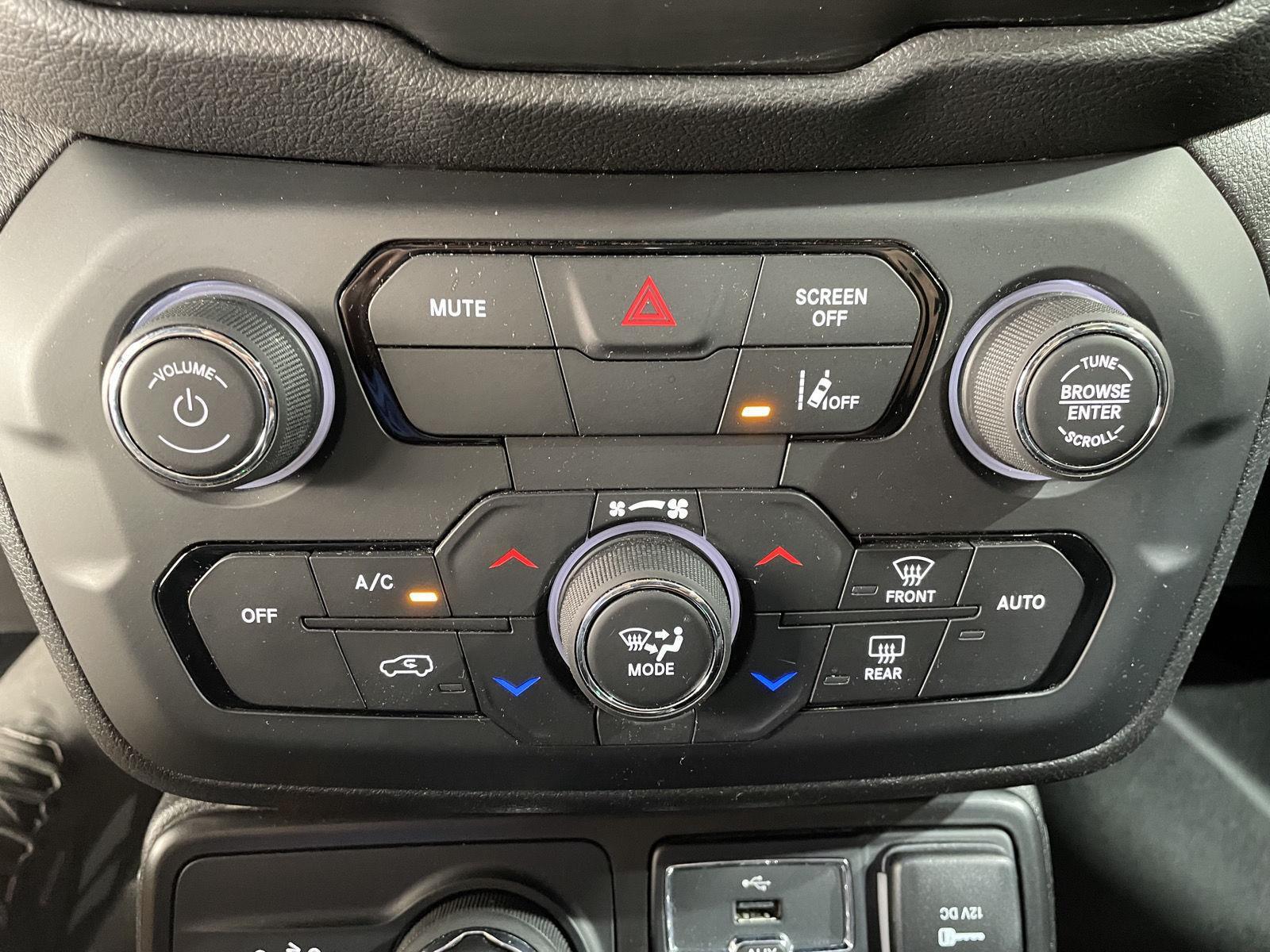 Vehicle photo 34
