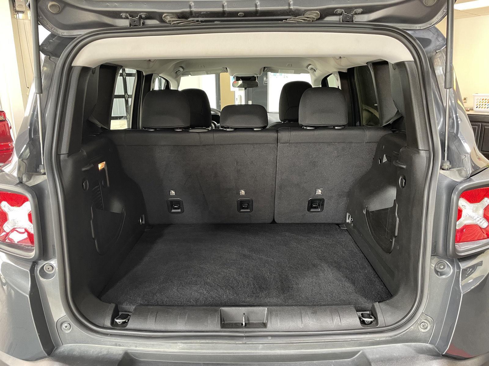 Vehicle photo 38