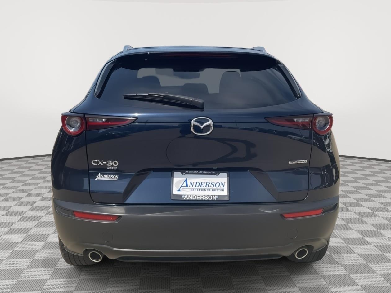 Vehicle photo 8