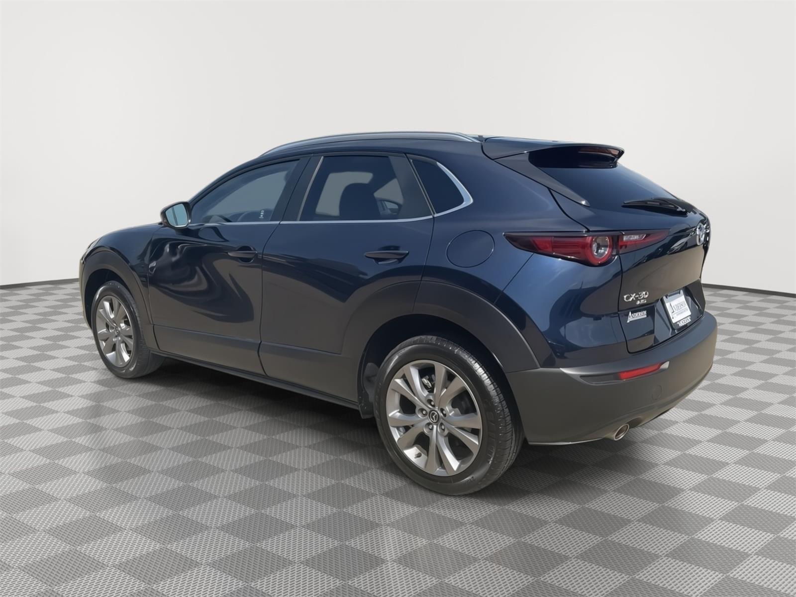Vehicle photo 9