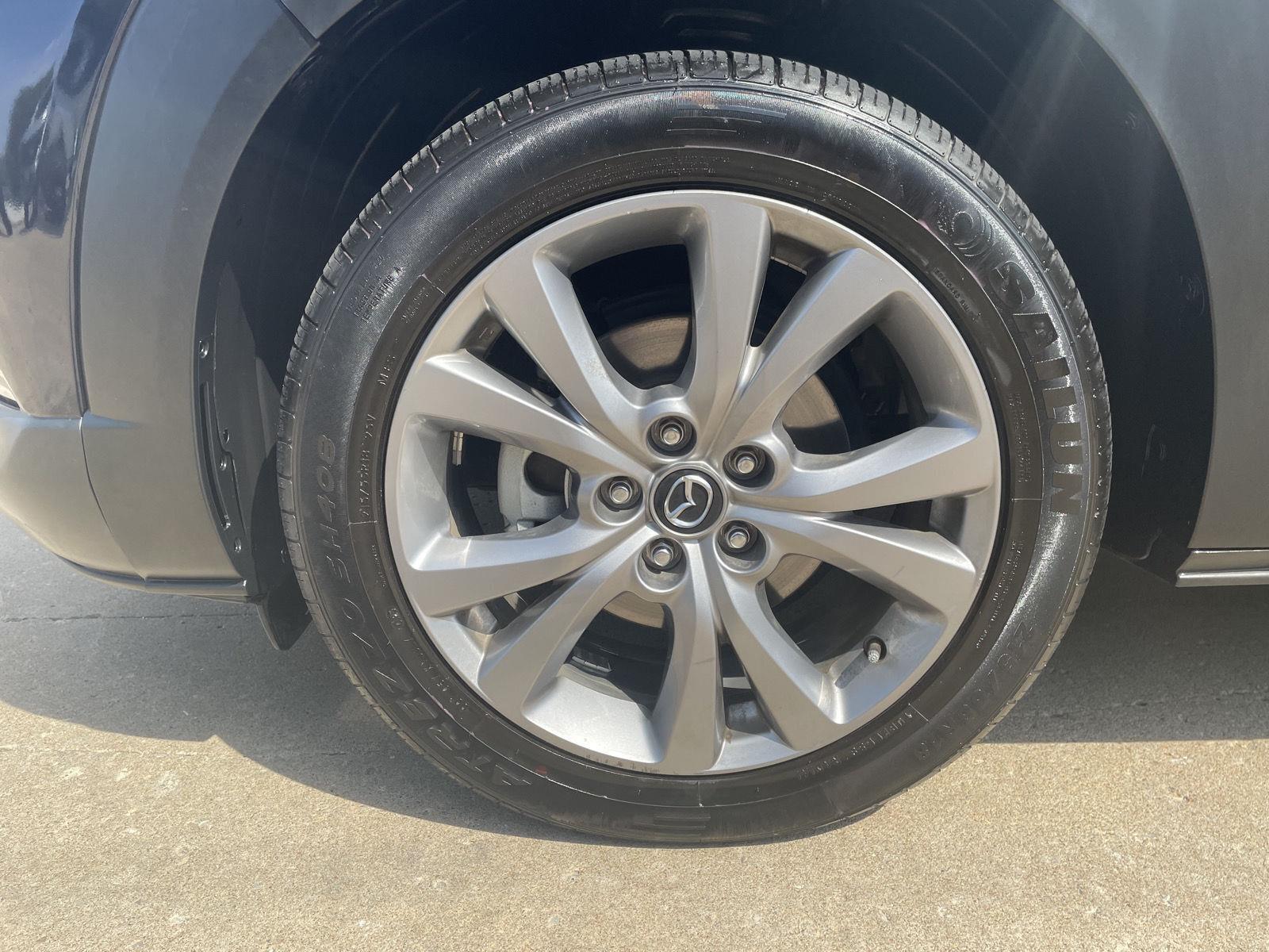 Vehicle photo 10