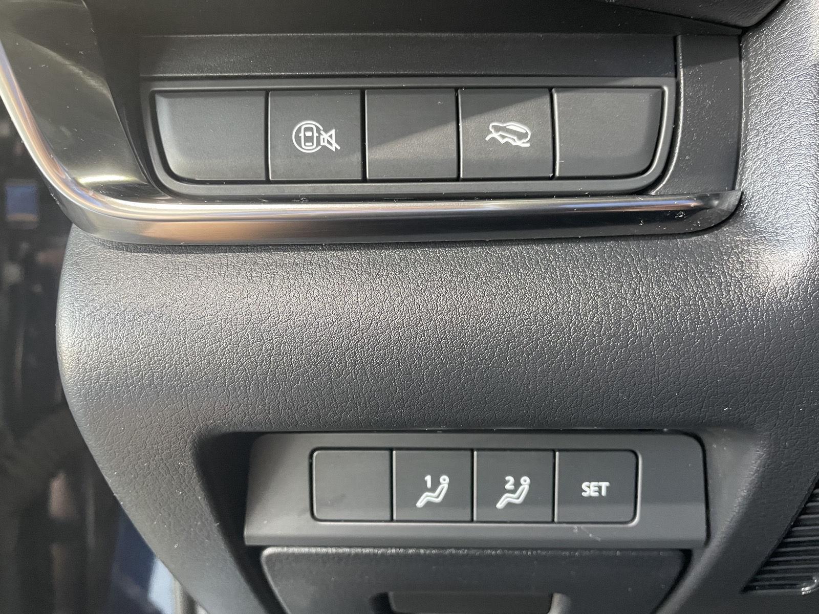 Vehicle photo 16