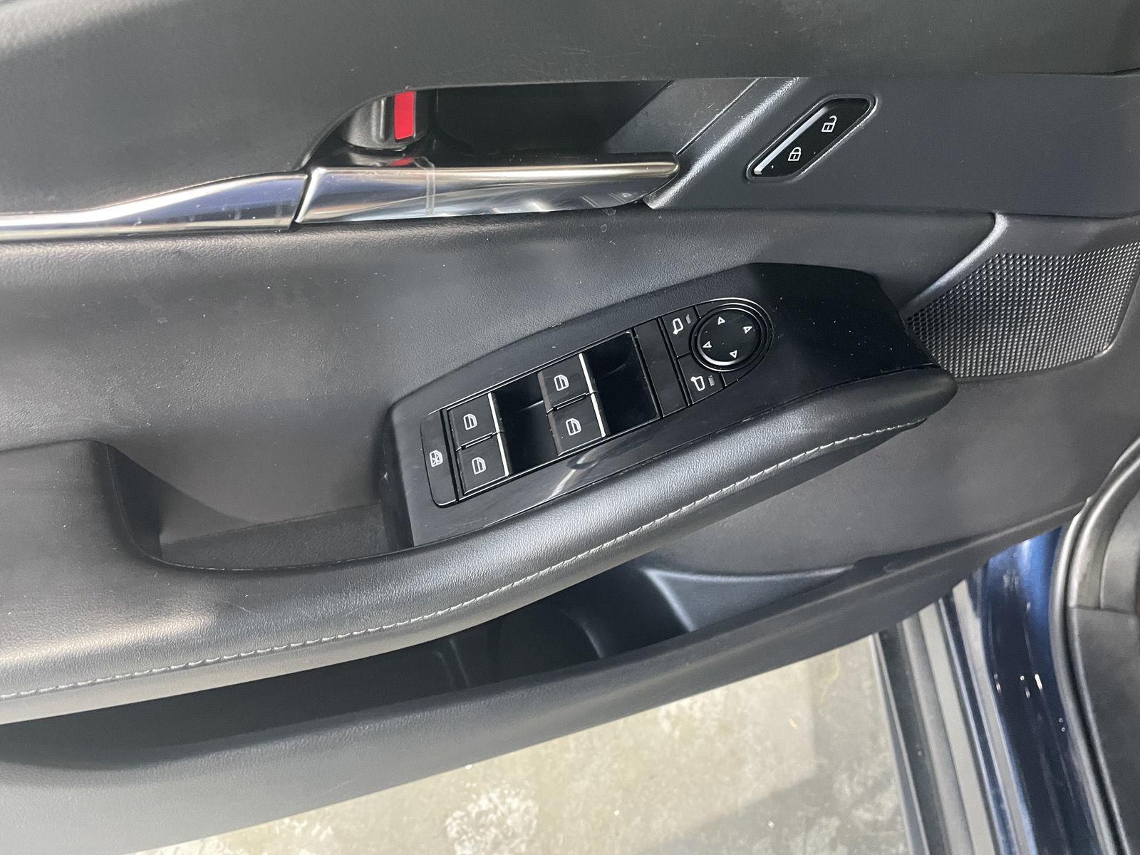 Vehicle photo 18