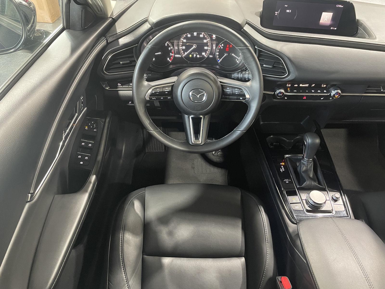 Vehicle photo 21