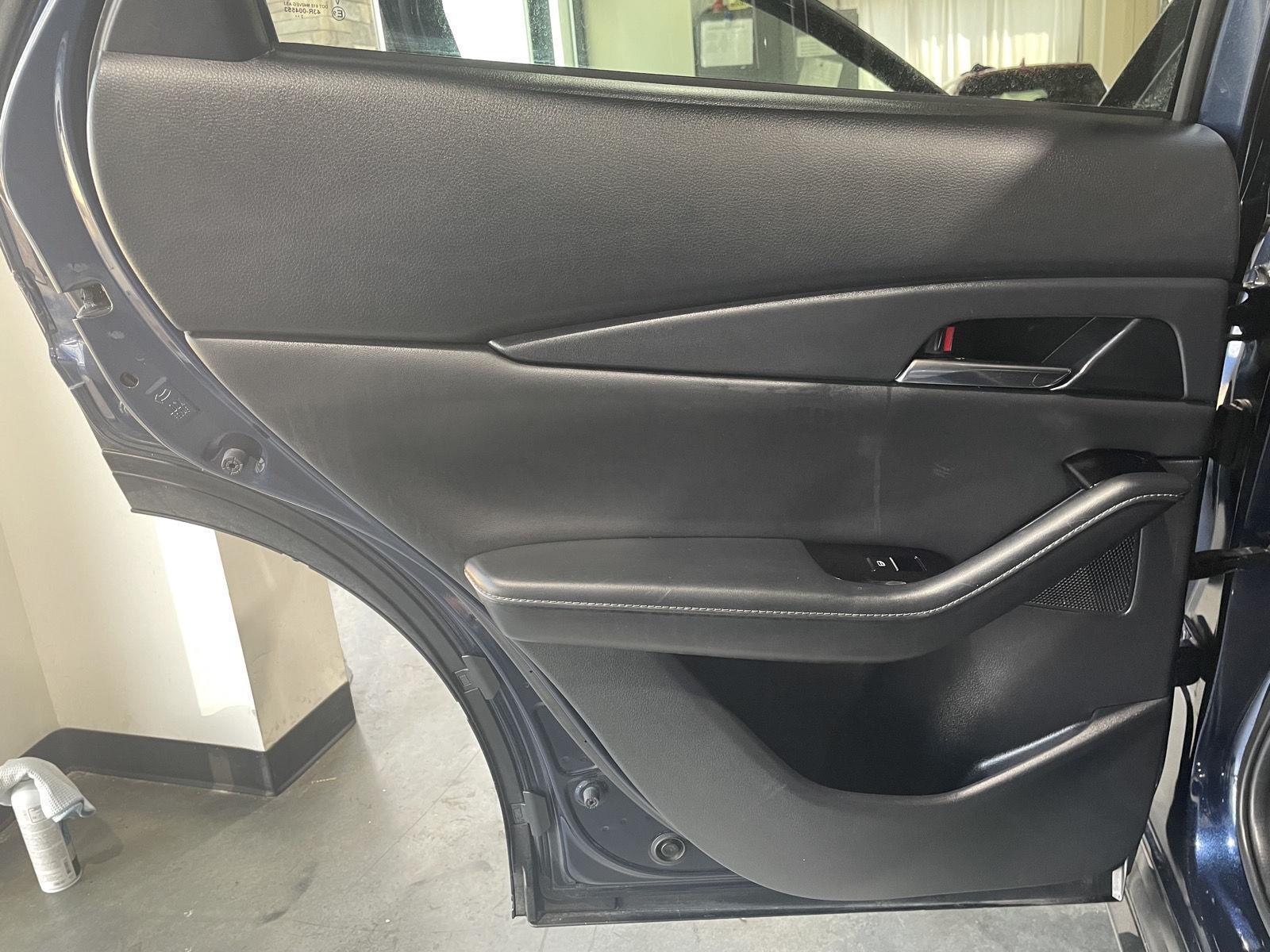 Vehicle photo 23
