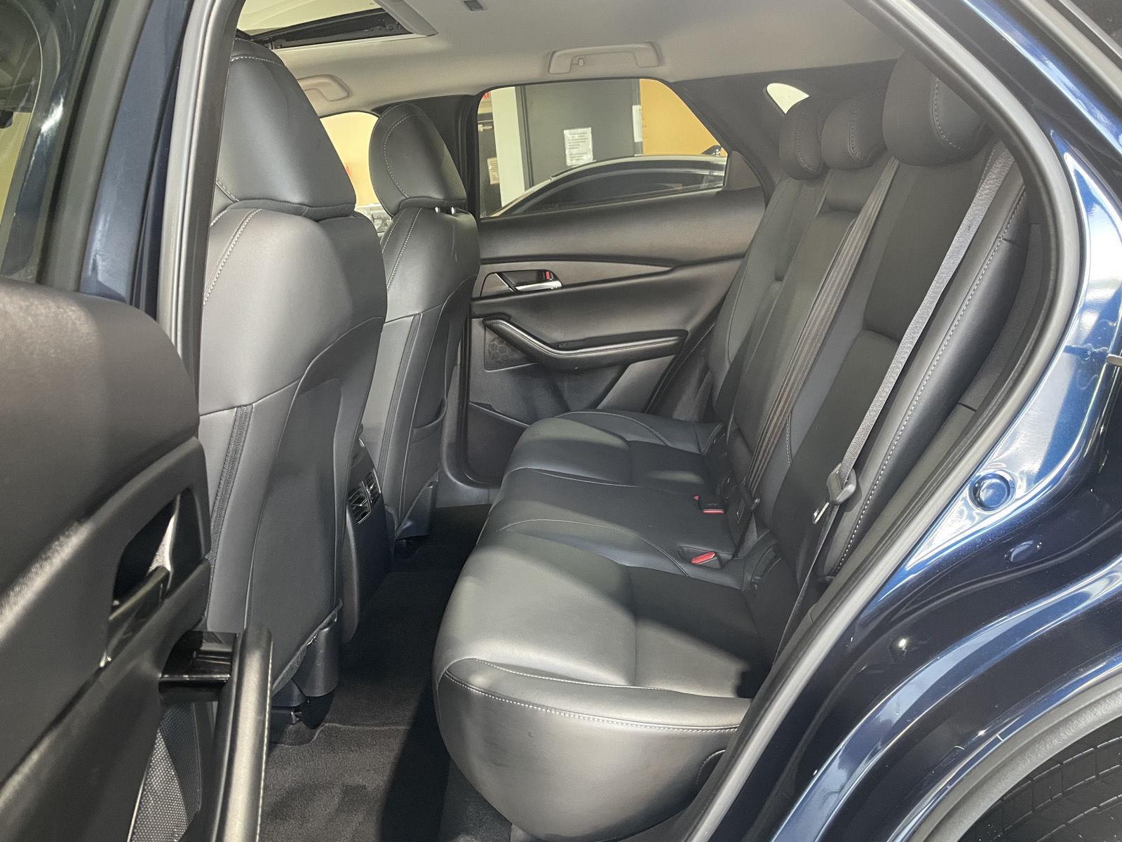 Vehicle photo 24