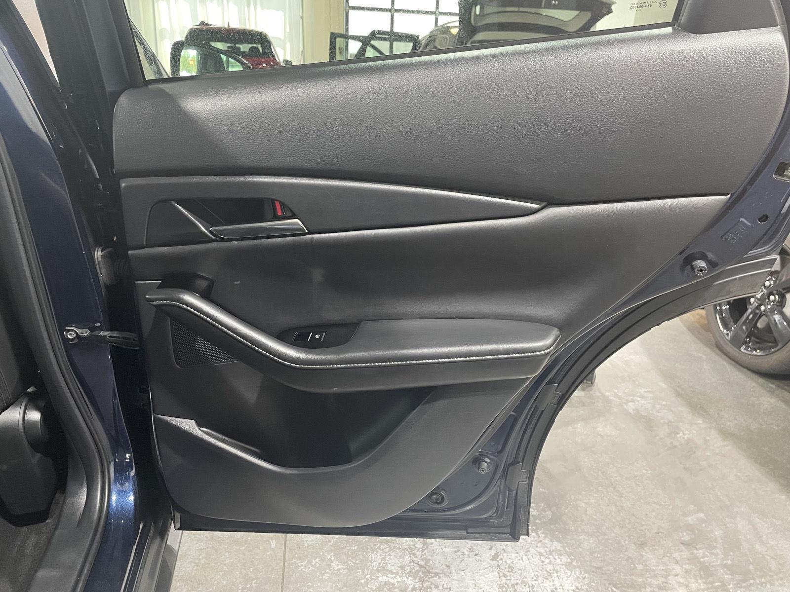 Vehicle photo 25
