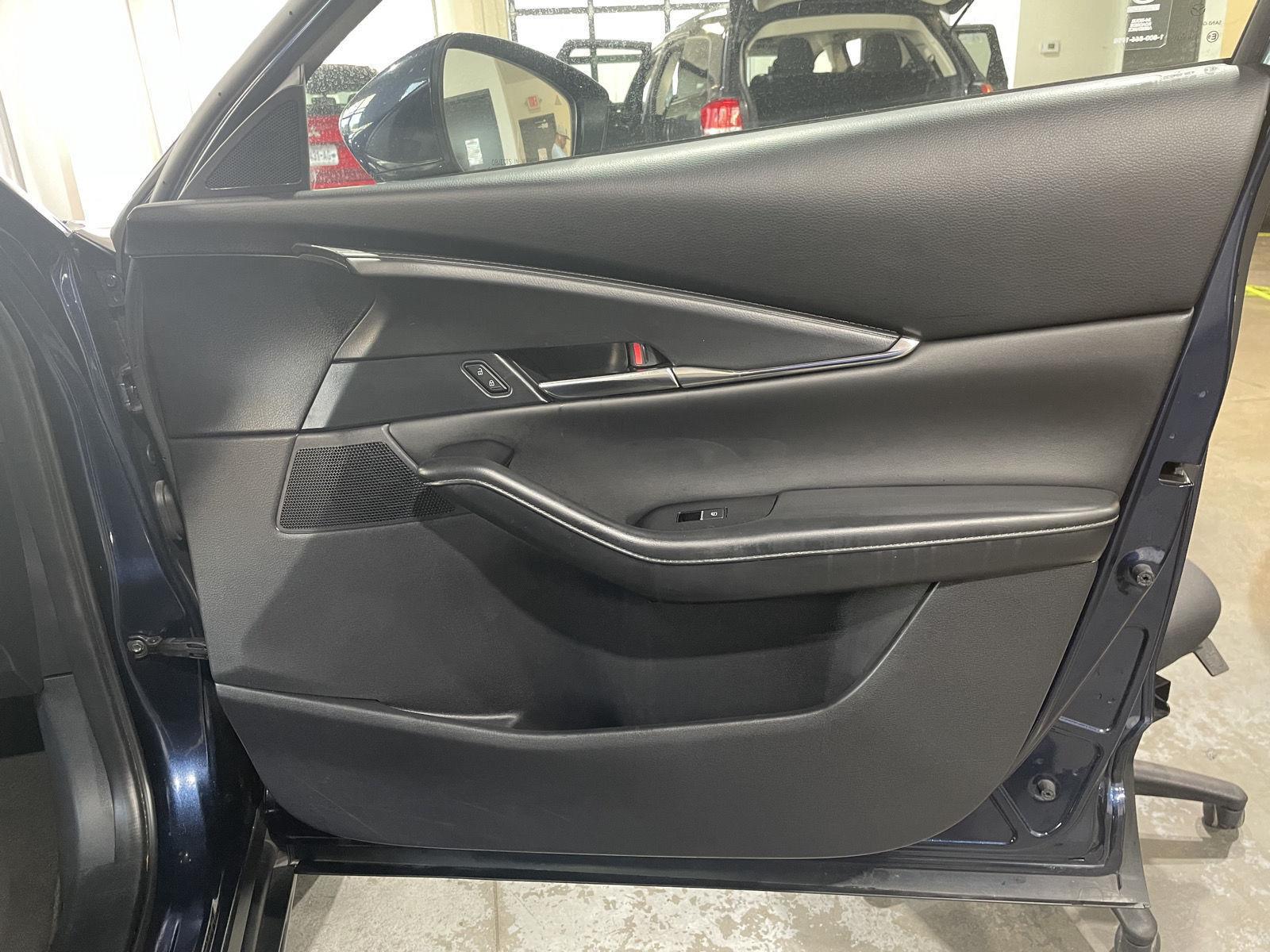 Vehicle photo 27