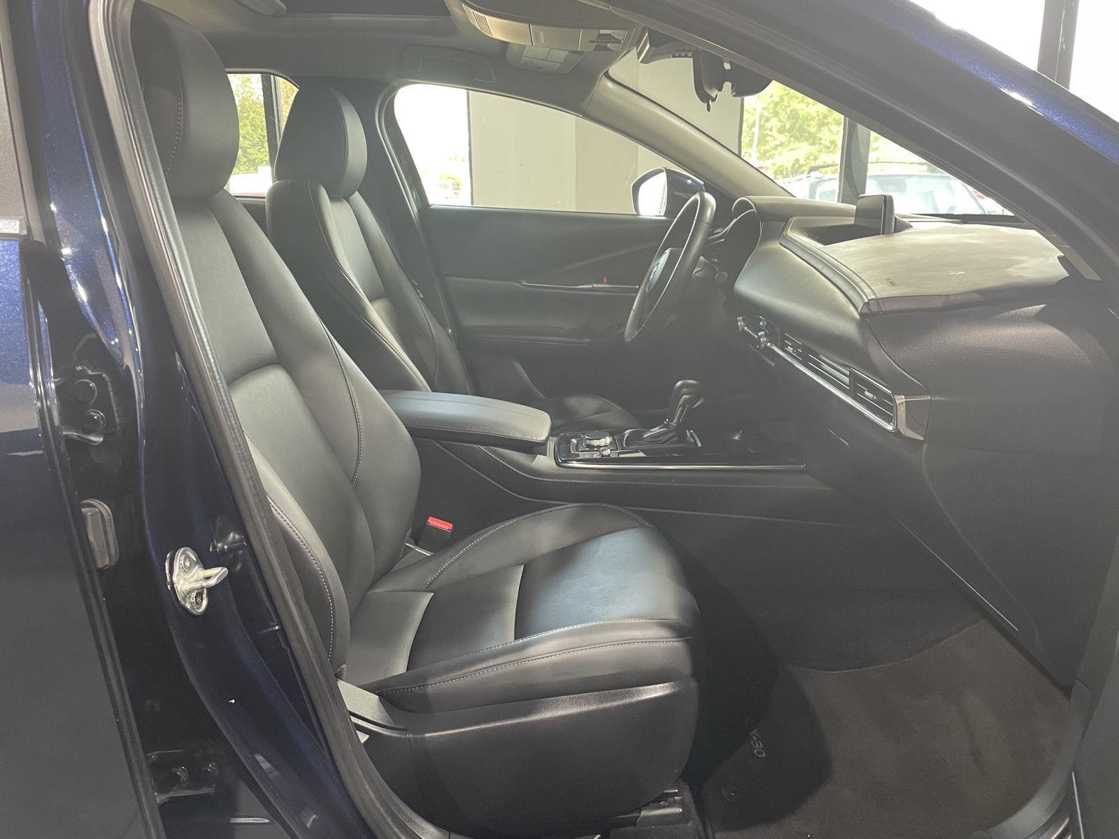 Vehicle photo 28