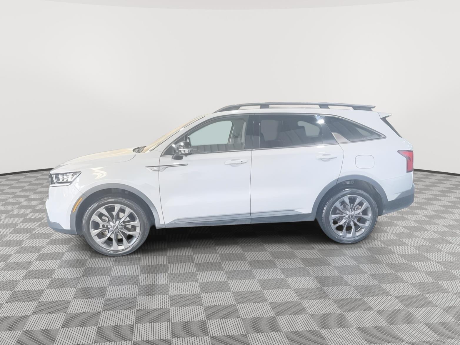 Vehicle photo 2