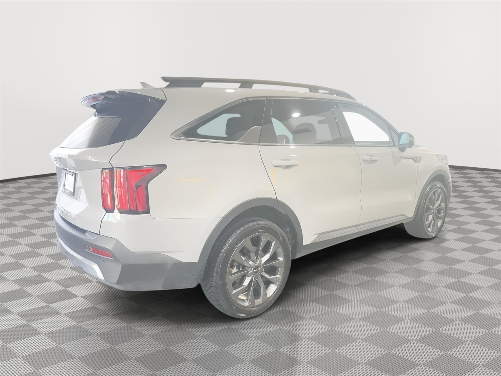 Vehicle photo 7