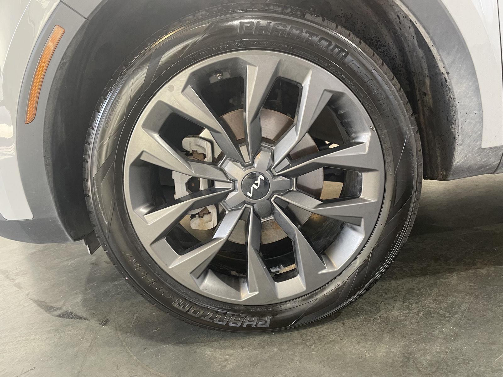 Vehicle photo 10