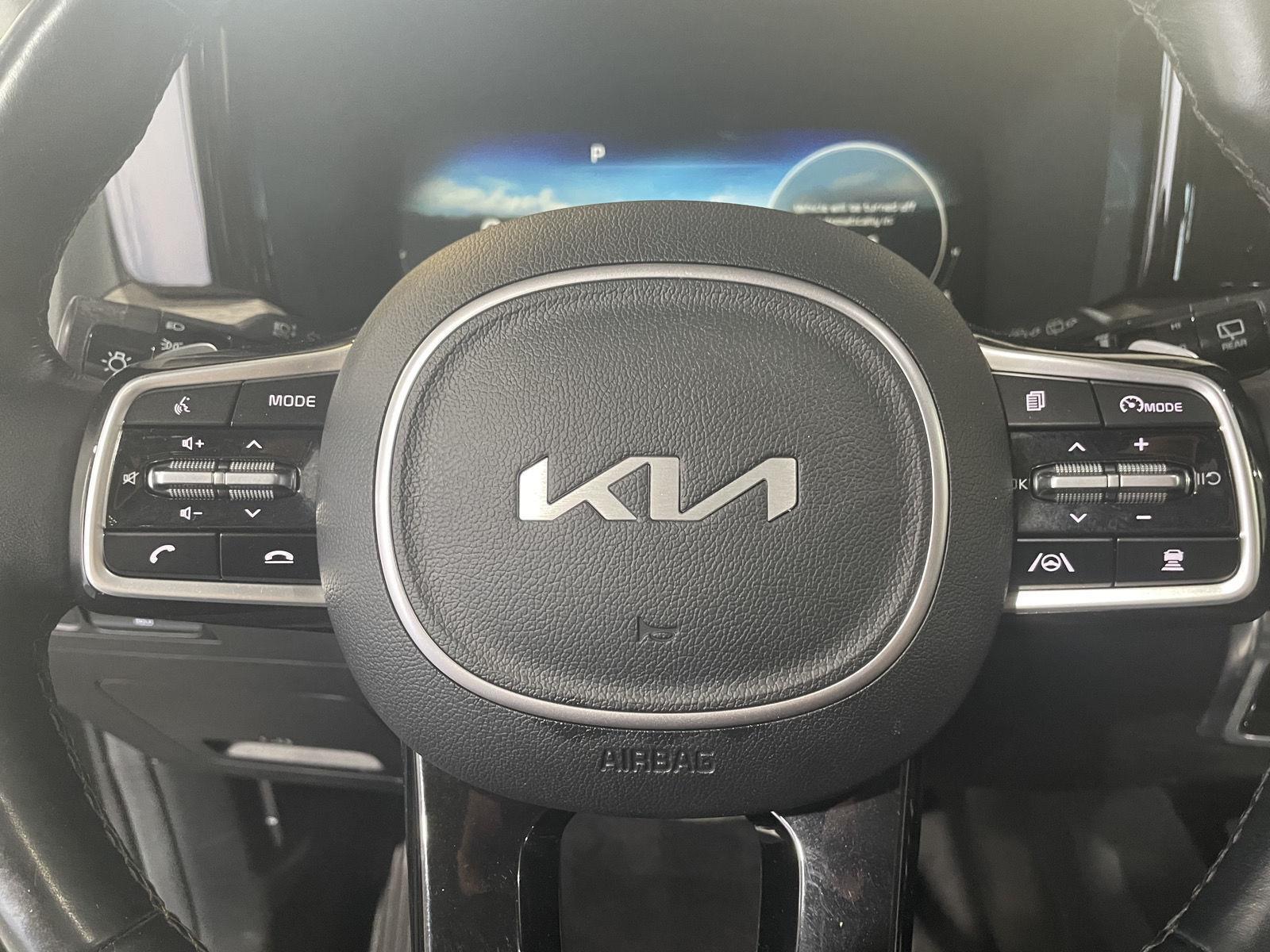 Vehicle photo 13