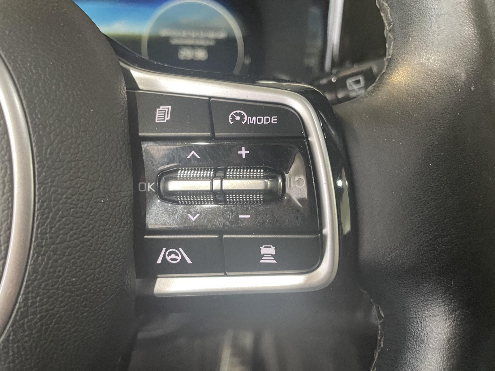 Vehicle photo 14
