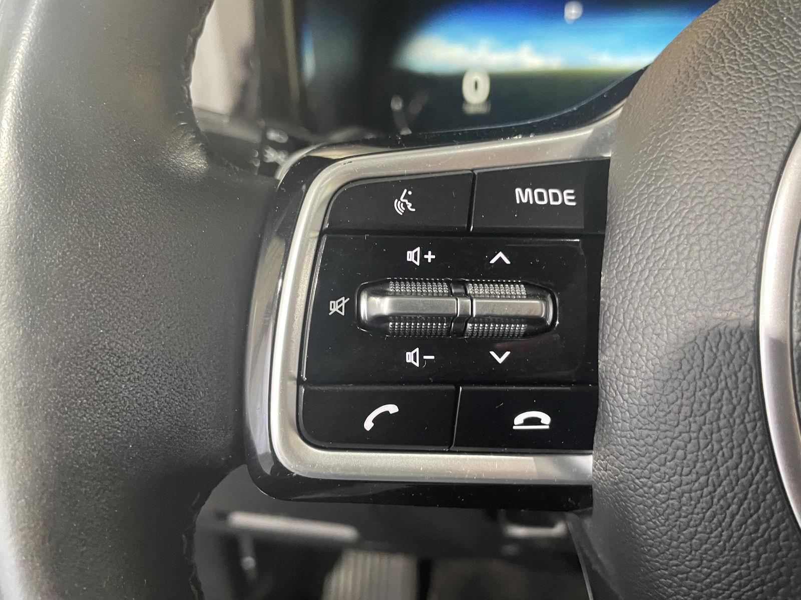 Vehicle photo 15