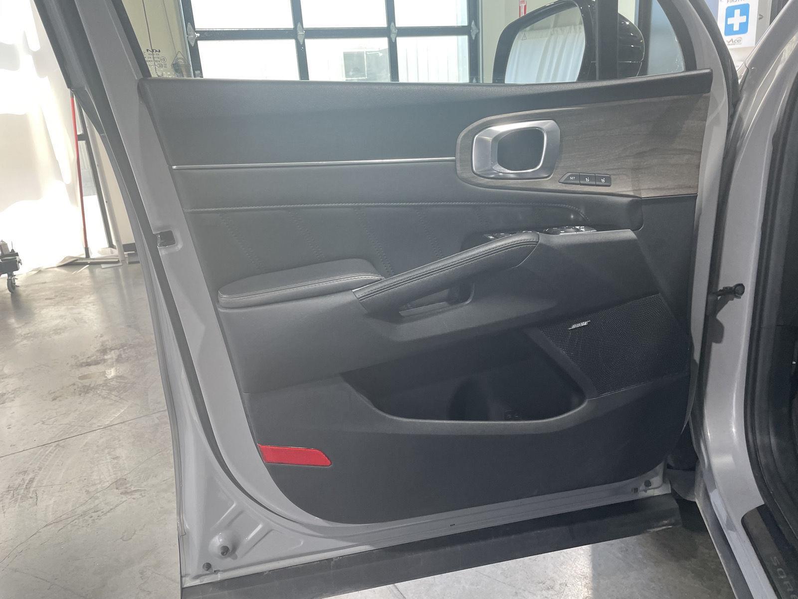 Vehicle photo 17