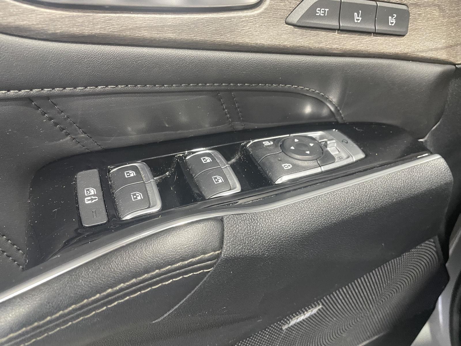 Vehicle photo 18