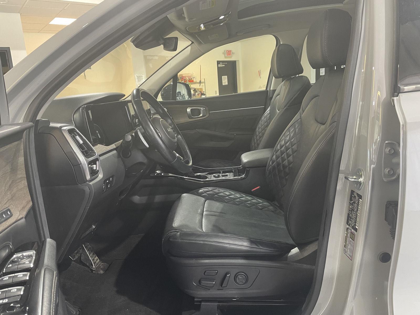 Vehicle photo 19