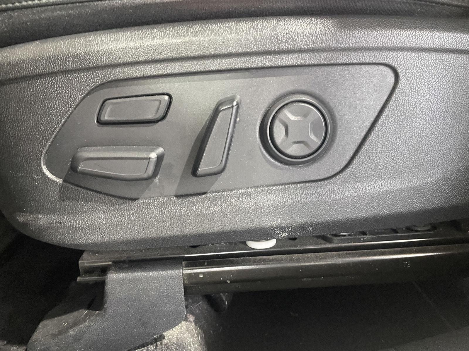 Vehicle photo 21