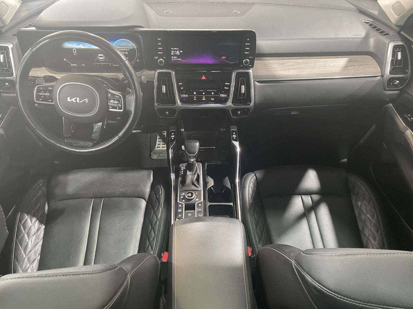 Vehicle photo 23