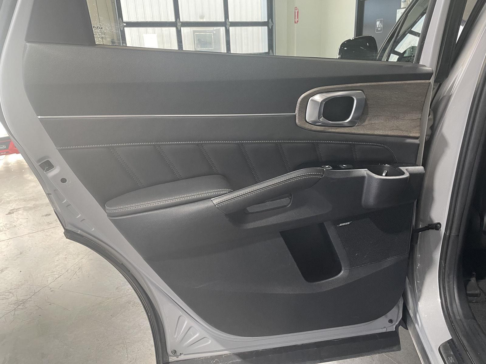 Vehicle photo 24