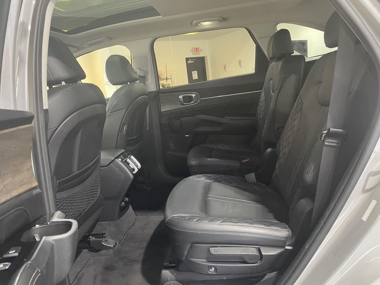 Vehicle photo 25