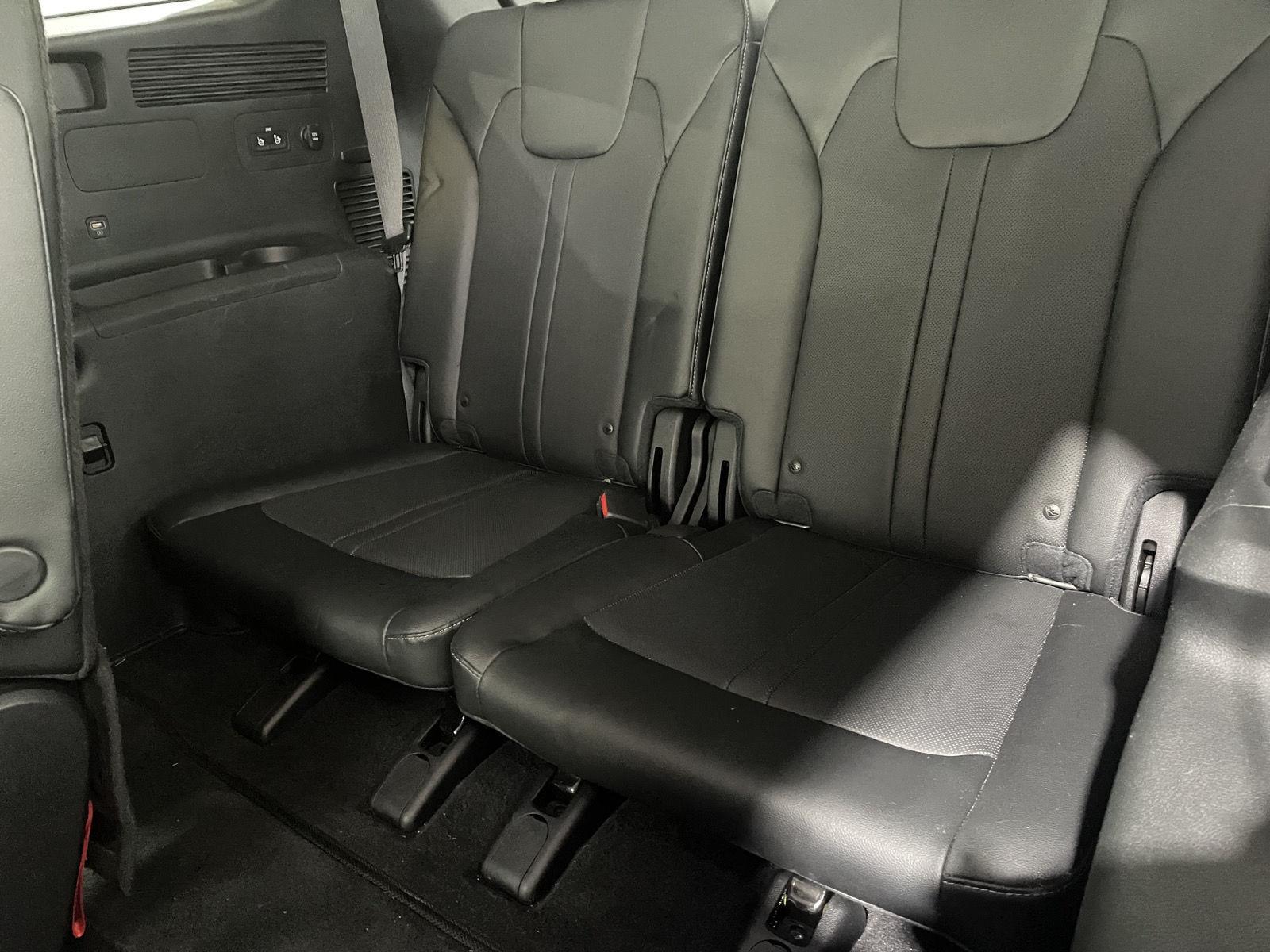 Vehicle photo 26