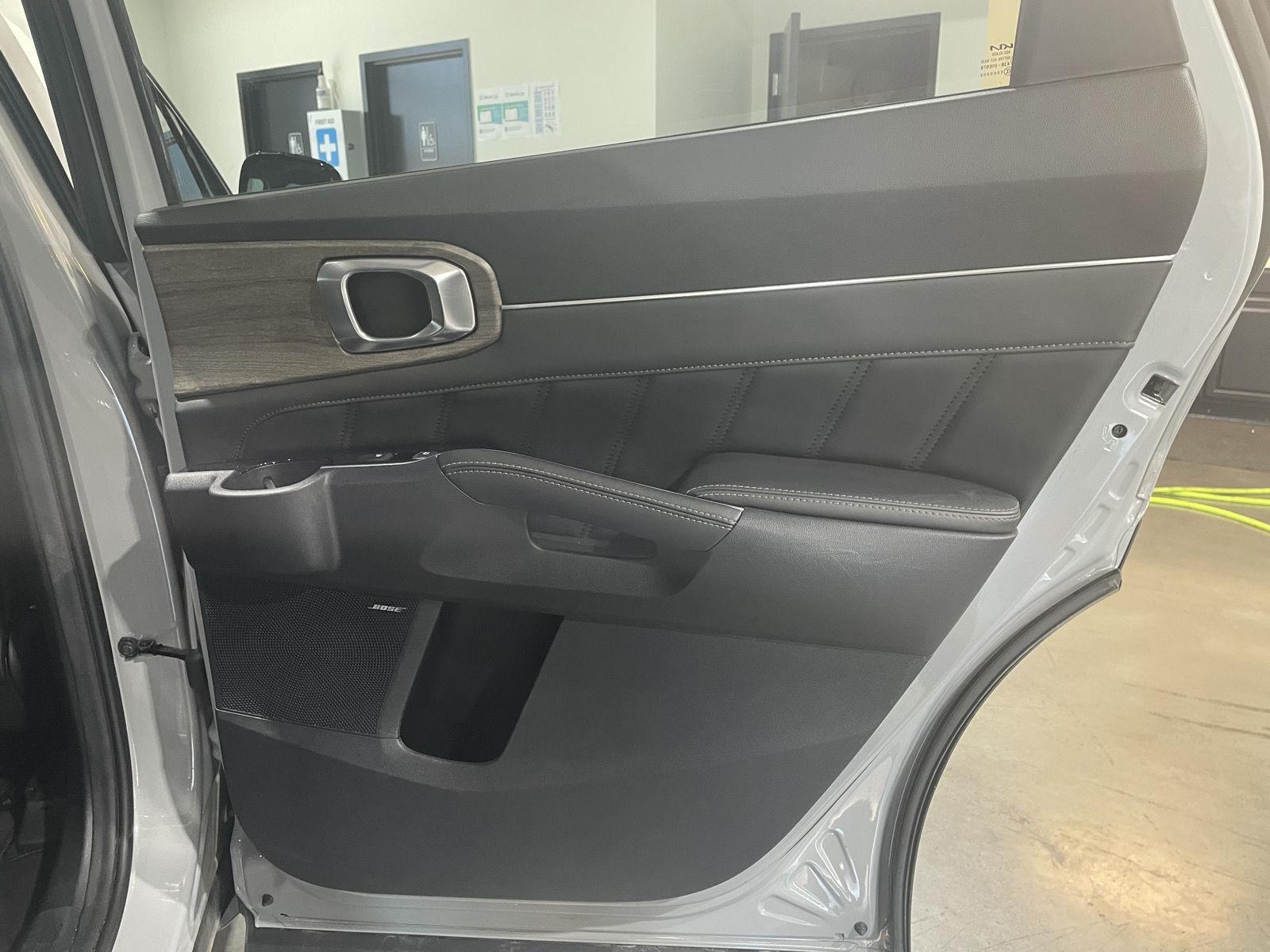 Vehicle photo 27
